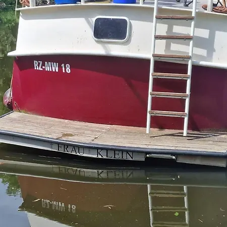 Idyllische Nacht Auf Hollaendischem Wanderboot Bådhotel Artlenburg